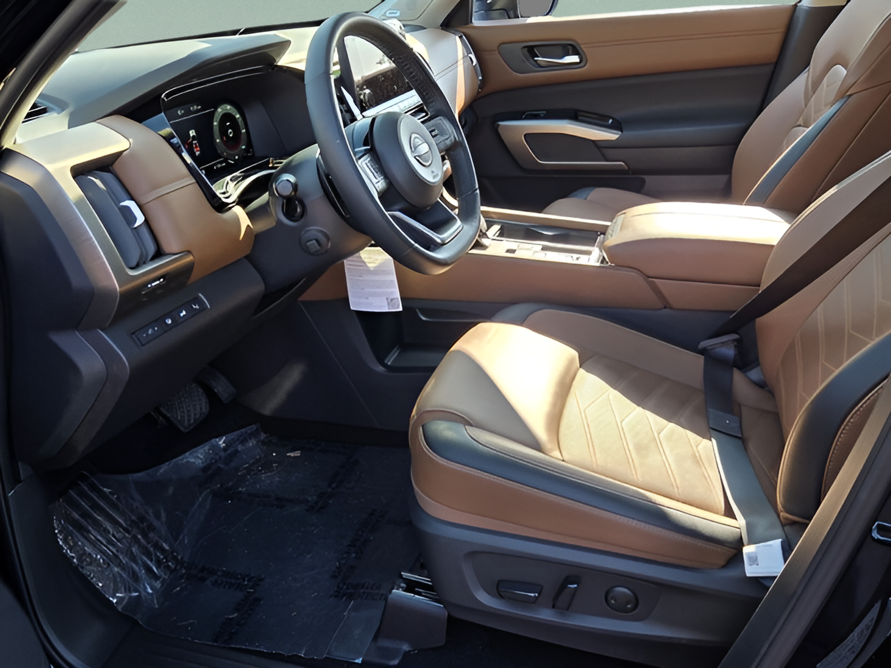 Used 2024 Nissan Pathfinder Platinum FWD image 12