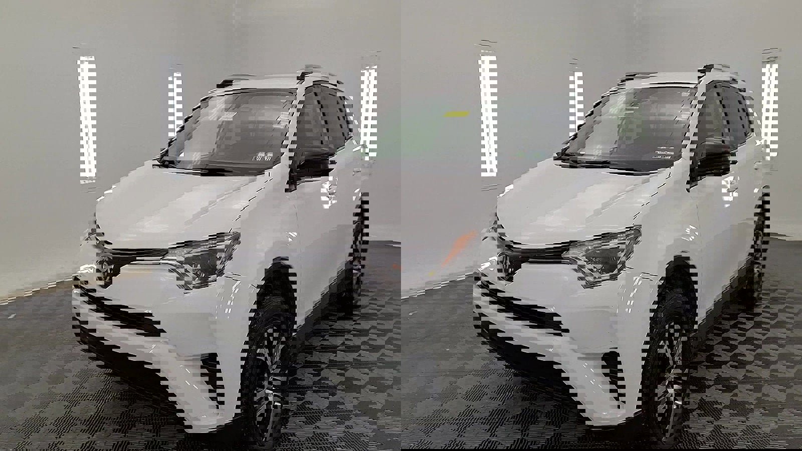 Used 2017 Toyota RAV4 LE image 8