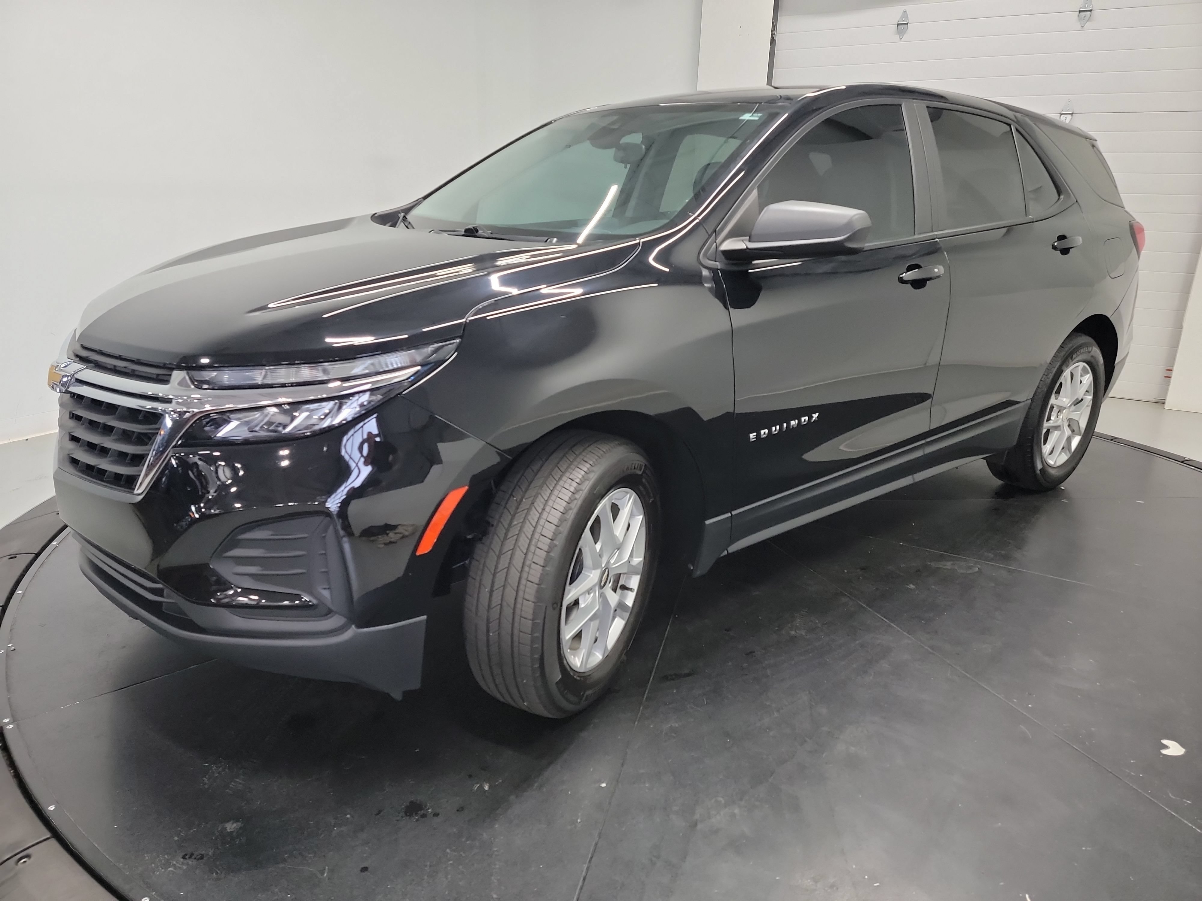Used 2024 Chevrolet Equinox LS FWD image 3