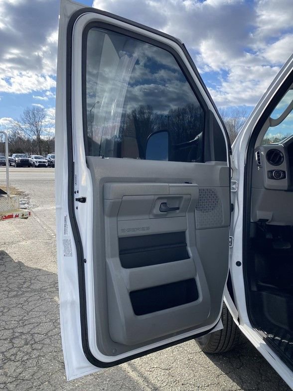 Used 2024 Ford E-350 and Econoline 350 Super Duty w/ Power Windows & Locks Group RWD image 9