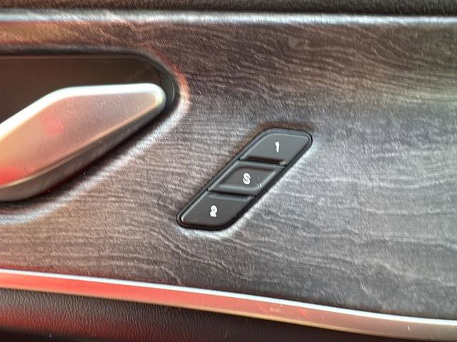 Used 2023 Jeep Grand Cherokee L Limited w/ Black Appearance Package image 18