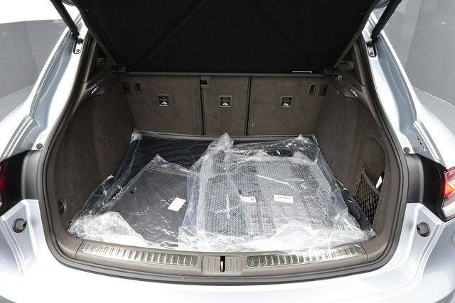 Certified 2025 Porsche Macan AWD/4WD image 16