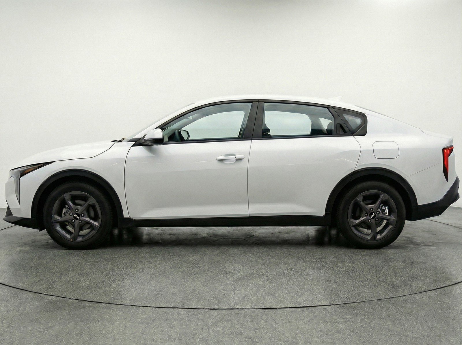 Used 2025 Kia K4 FWD image 3