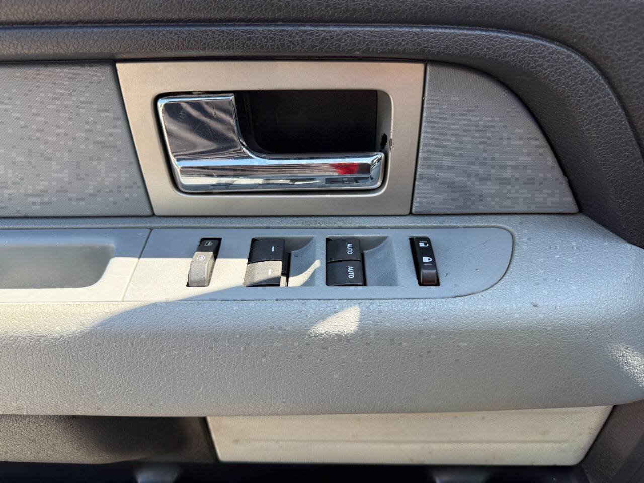 Used 2011 Ford F150 XLT w/ XLT Chrome Pkg AWD/4WD image 15