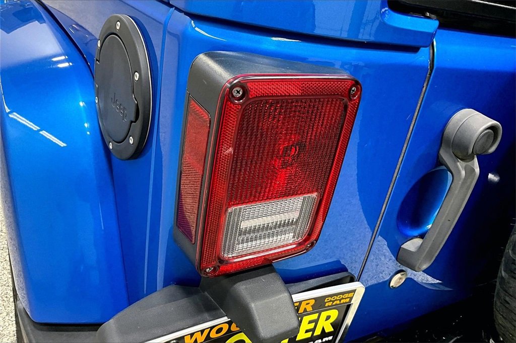 Used 2014 Jeep Wrangler Unlimited Sahara image 22