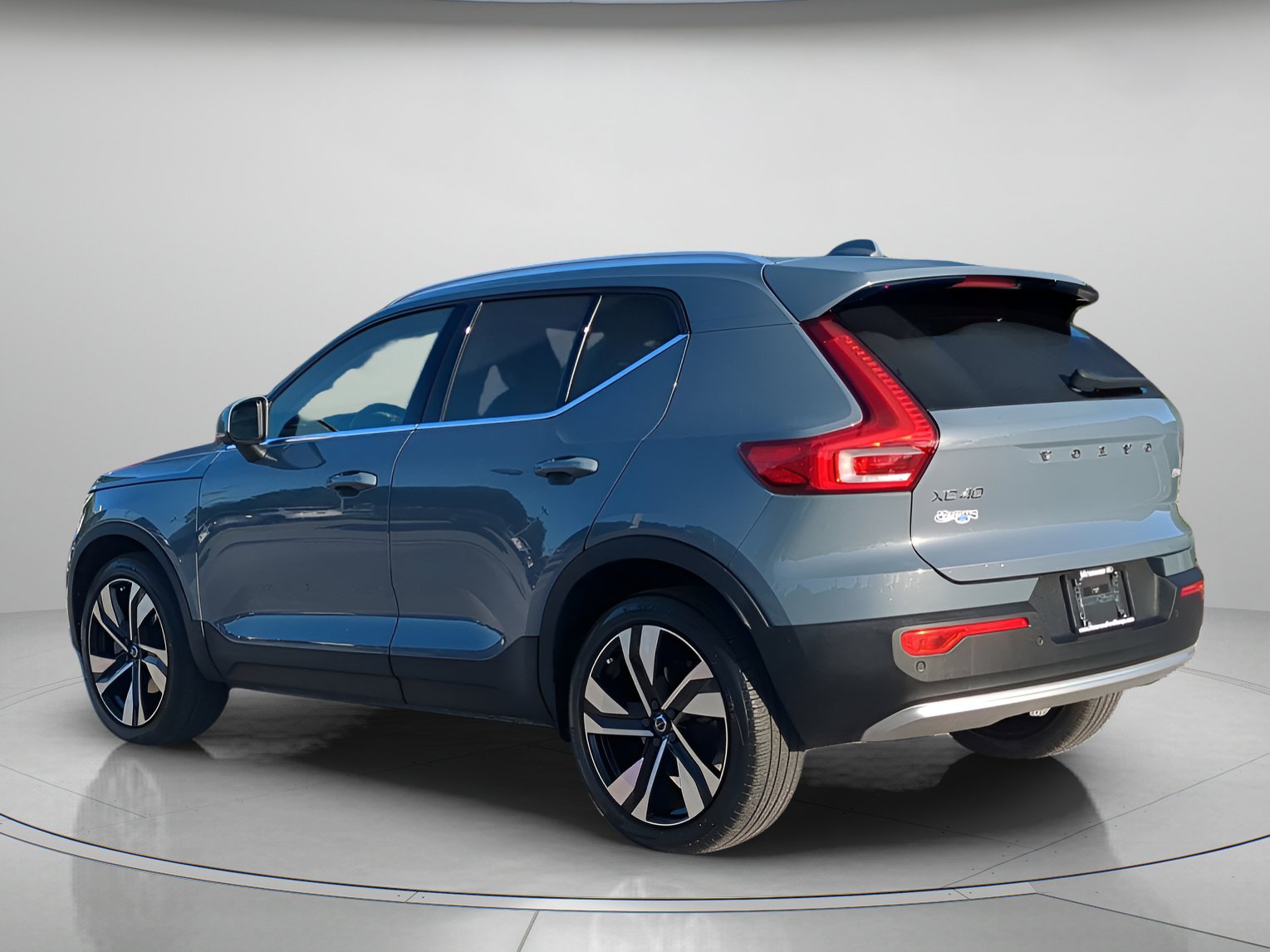 Used 2023 Volvo XC40 B5 Plus w/ Protection Package Premier AWD/4WD image 42
