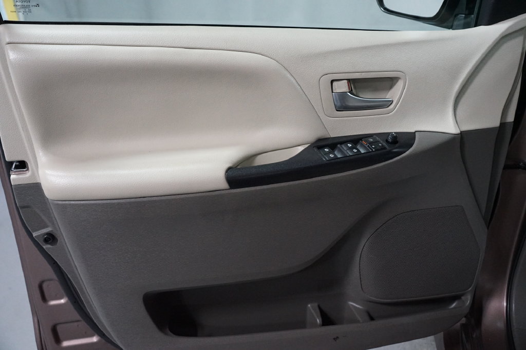 Certified 2020 Toyota Sienna LE FWD image 26