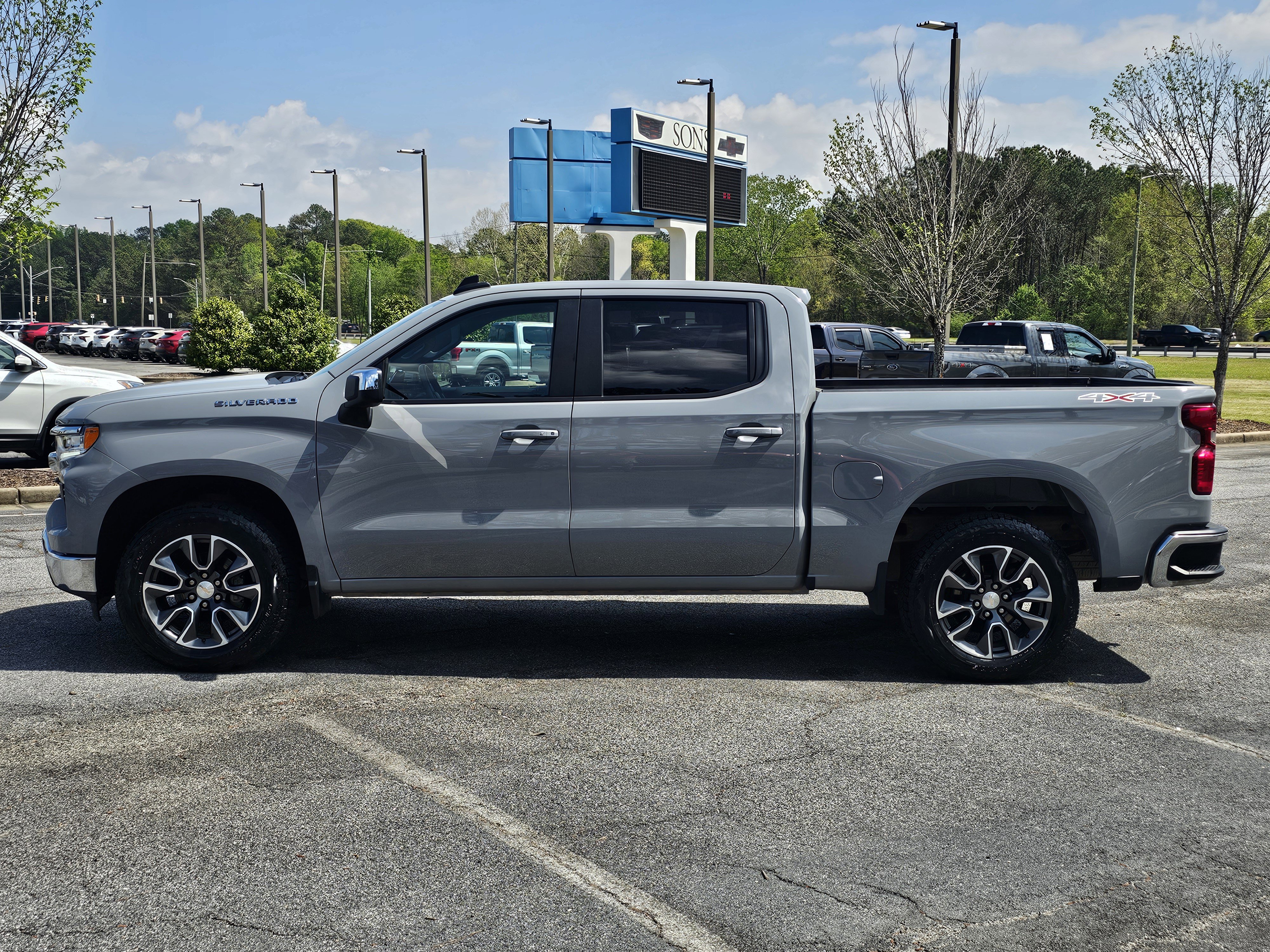 Used 2024 Chevrolet Silverado 1500 LT AWD/4WD image 14