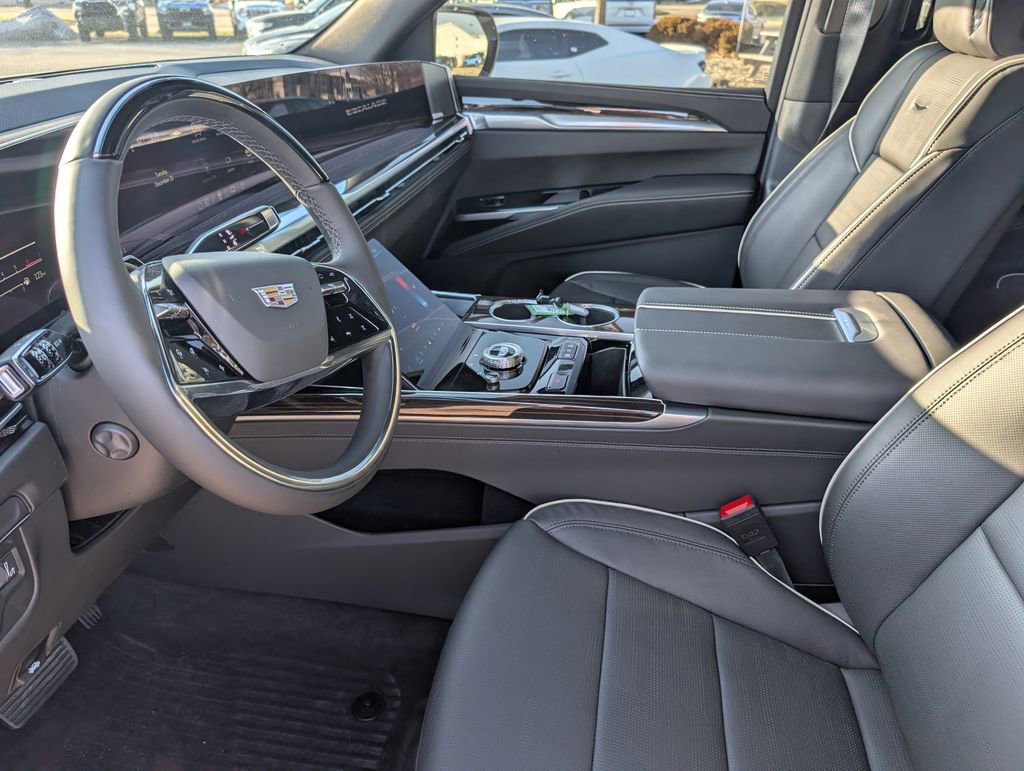 Certified 2025 Cadillac Escalade Premium Luxury w/ LPO, Radiant Package image 9
