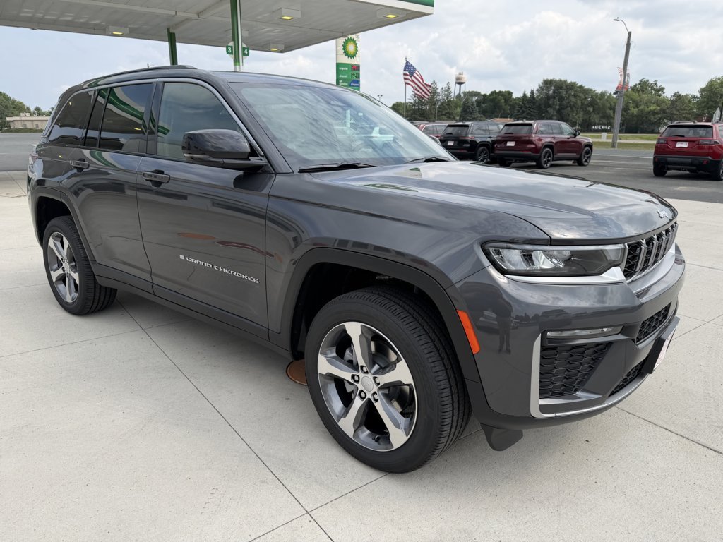New 2026 Jeep Grand Cherokee Limited w/ Trailer Tow Package AWD/4WD image 1