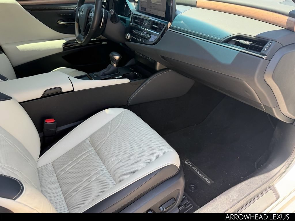 Used 2024 Lexus ES 300h Ultra Luxury w/ Accessory Package (Z1) FWD image 15