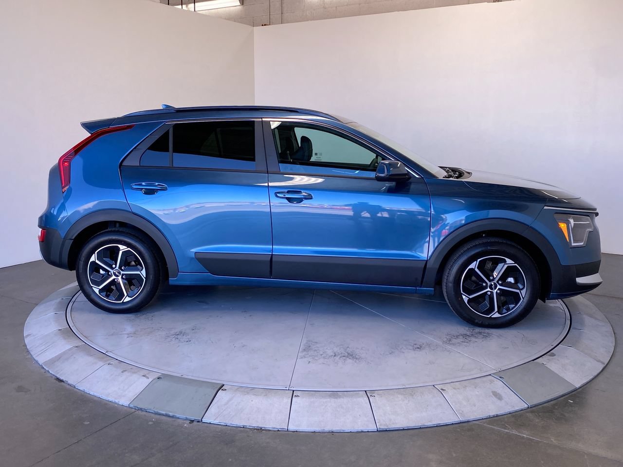 New 2026 Kia Niro EX FWD image 6