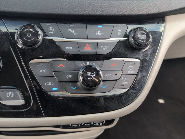 Used 2023 Chrysler Pacifica Touring-L FWD image 15