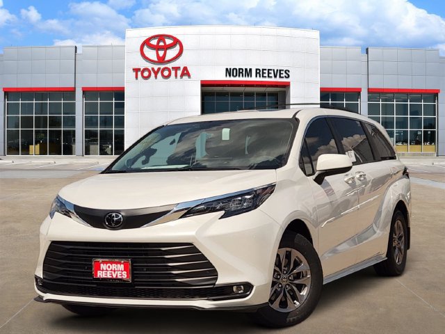 New 2026 Toyota Sienna XLE FWD image 1