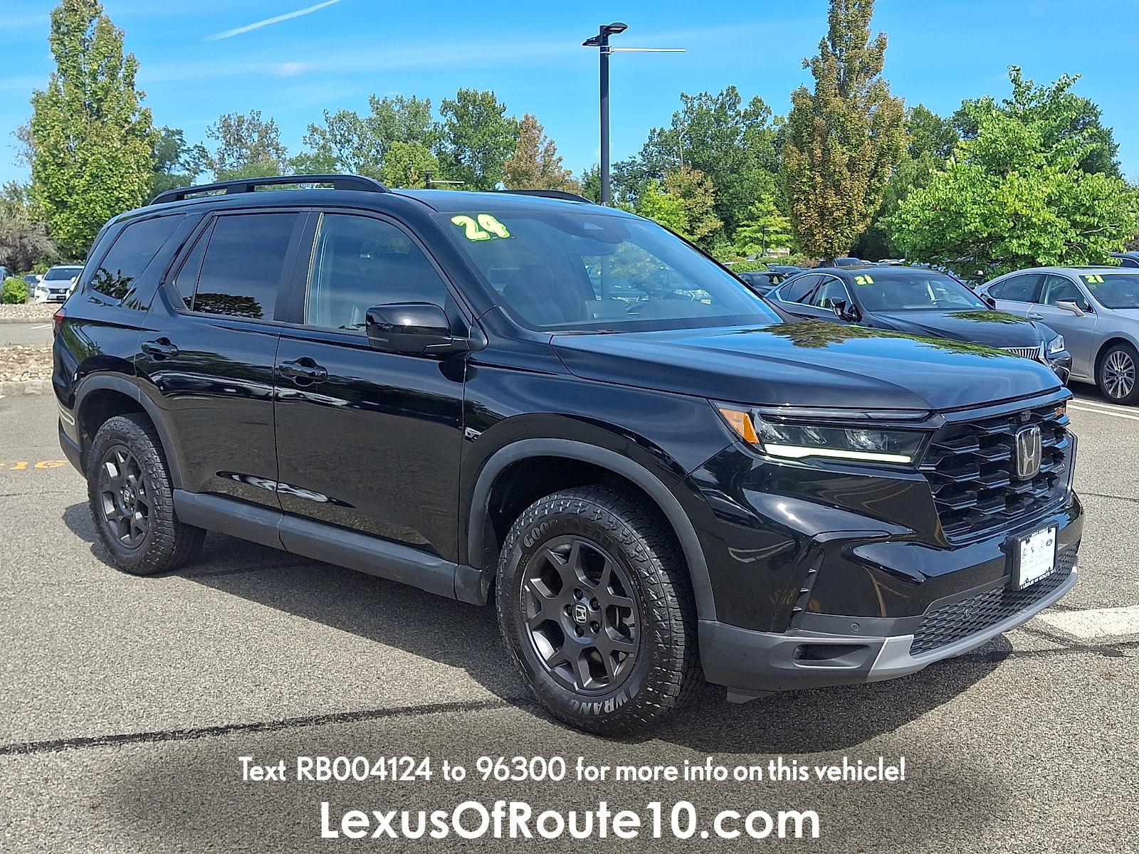 Used 2024 Honda Pilot TrailSport image 1