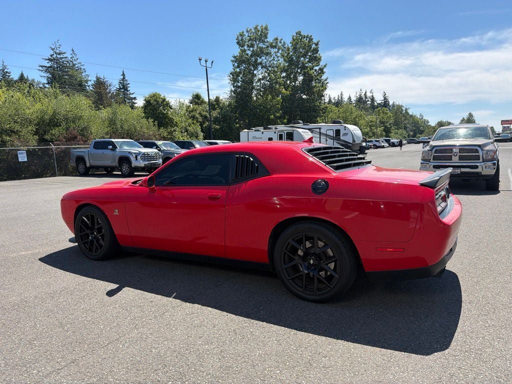 Used 2017 Dodge Challenger R/T Scat Pack RWD image 2