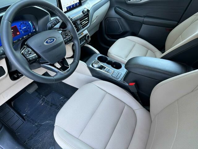 Used 2022 Ford Escape Titanium w/ Class II Trailer Tow Package AWD/4WD image 11