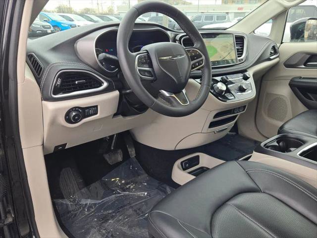 Certified 2024 Chrysler Pacifica Select image 19