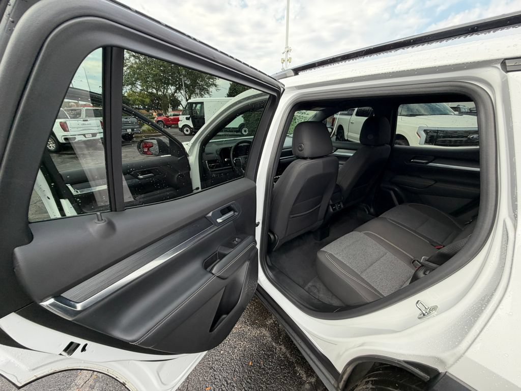 Certified 2025 GMC Terrain Elevation w/ Black Edition AWD/4WD image 27