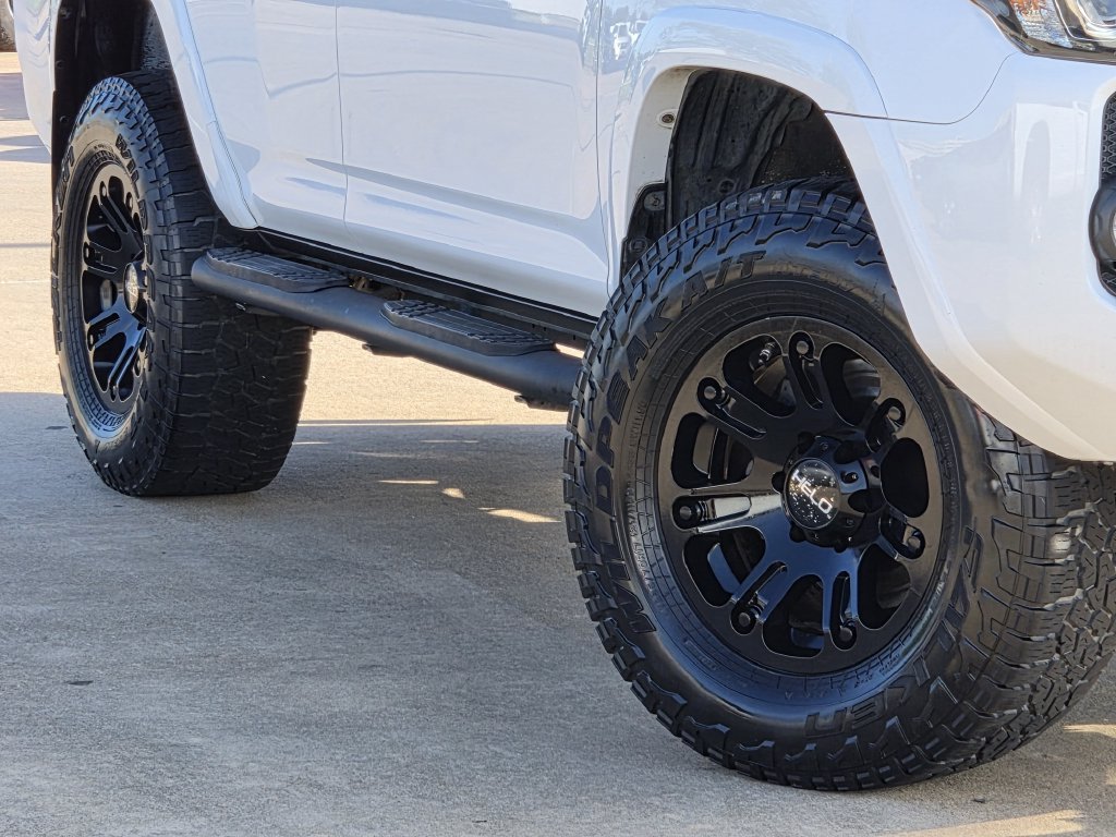 Used 2017 Toyota 4Runner SR5 RWD image 11
