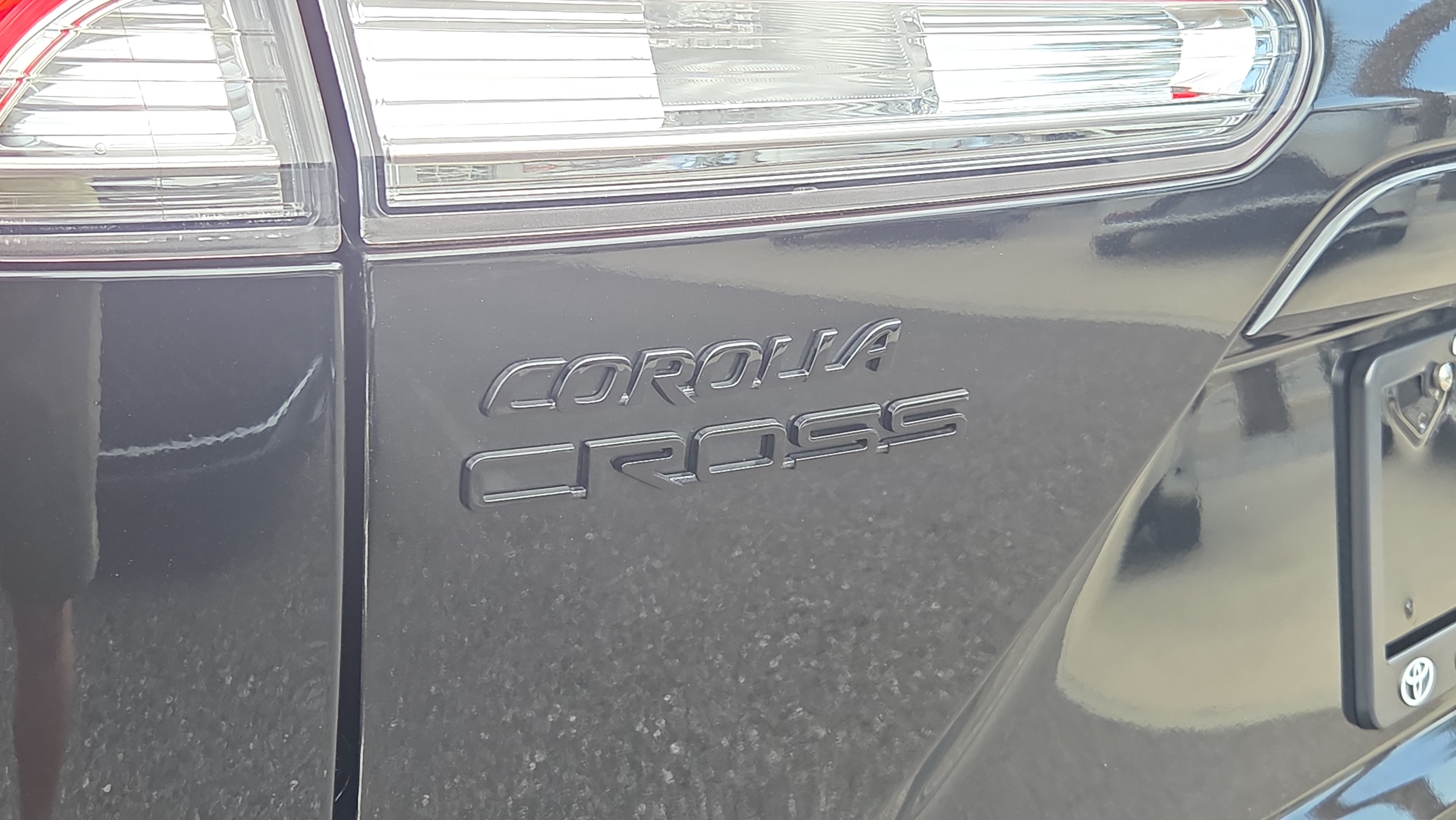 Used 2024 Toyota Corolla Cross AWD Hybrid image 11