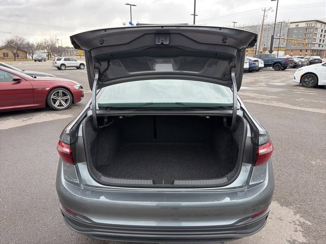 Used 2024 Volkswagen Jetta SE image 8