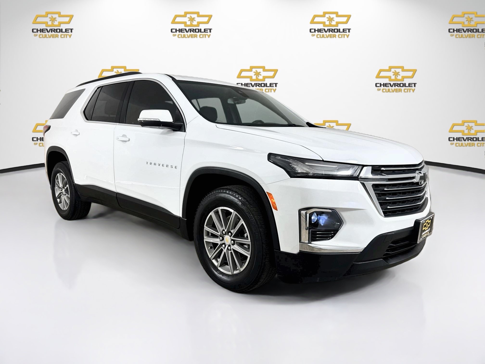 Used 2023 Chevrolet Traverse LT