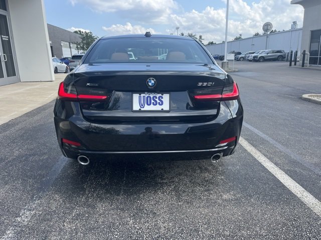 New 2025 BMW 330i xDrive Sedan w/ Convenience Package AWD/4WD image 4