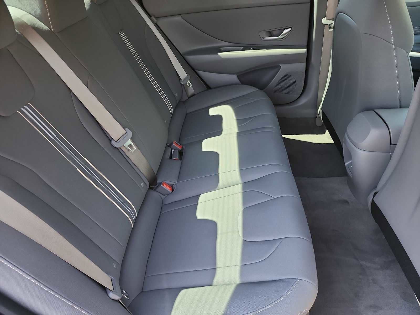 Used 2025 Hyundai Elantra Sport image 9