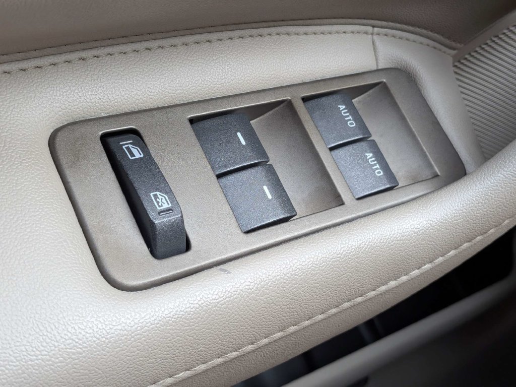 Used 2014 Lincoln MKX FWD w/ Walnut Swirl Wood Package image 21