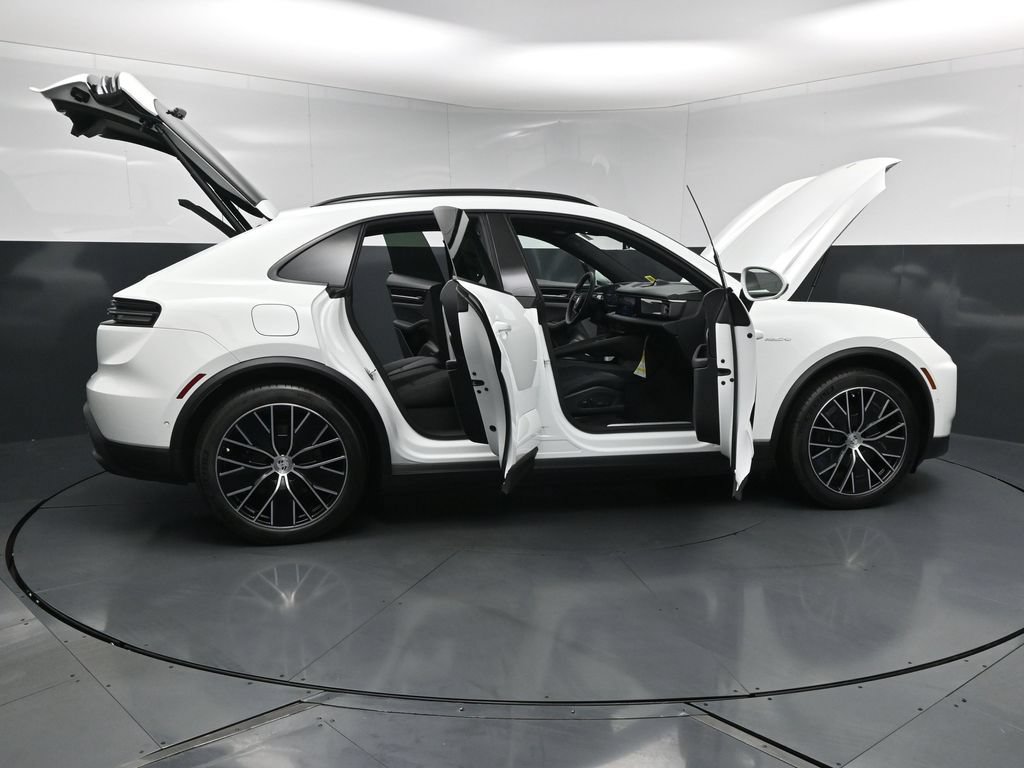 New 2026 Porsche Macan 4 Electric AWD/4WD image 33