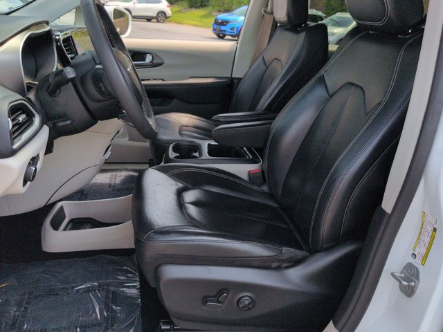 Used 2022 Chrysler Pacifica Touring-L FWD image 15