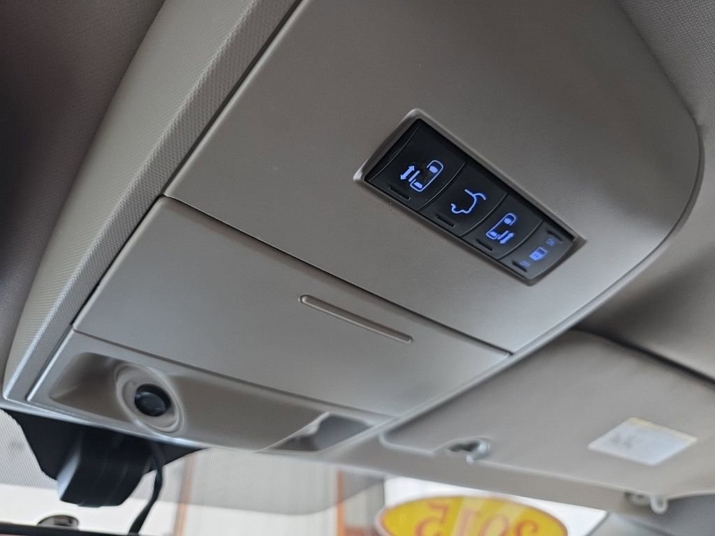 Used 2015 Chrysler Town & Country Touring-L w/ Driver Convenience Group FWD image 23