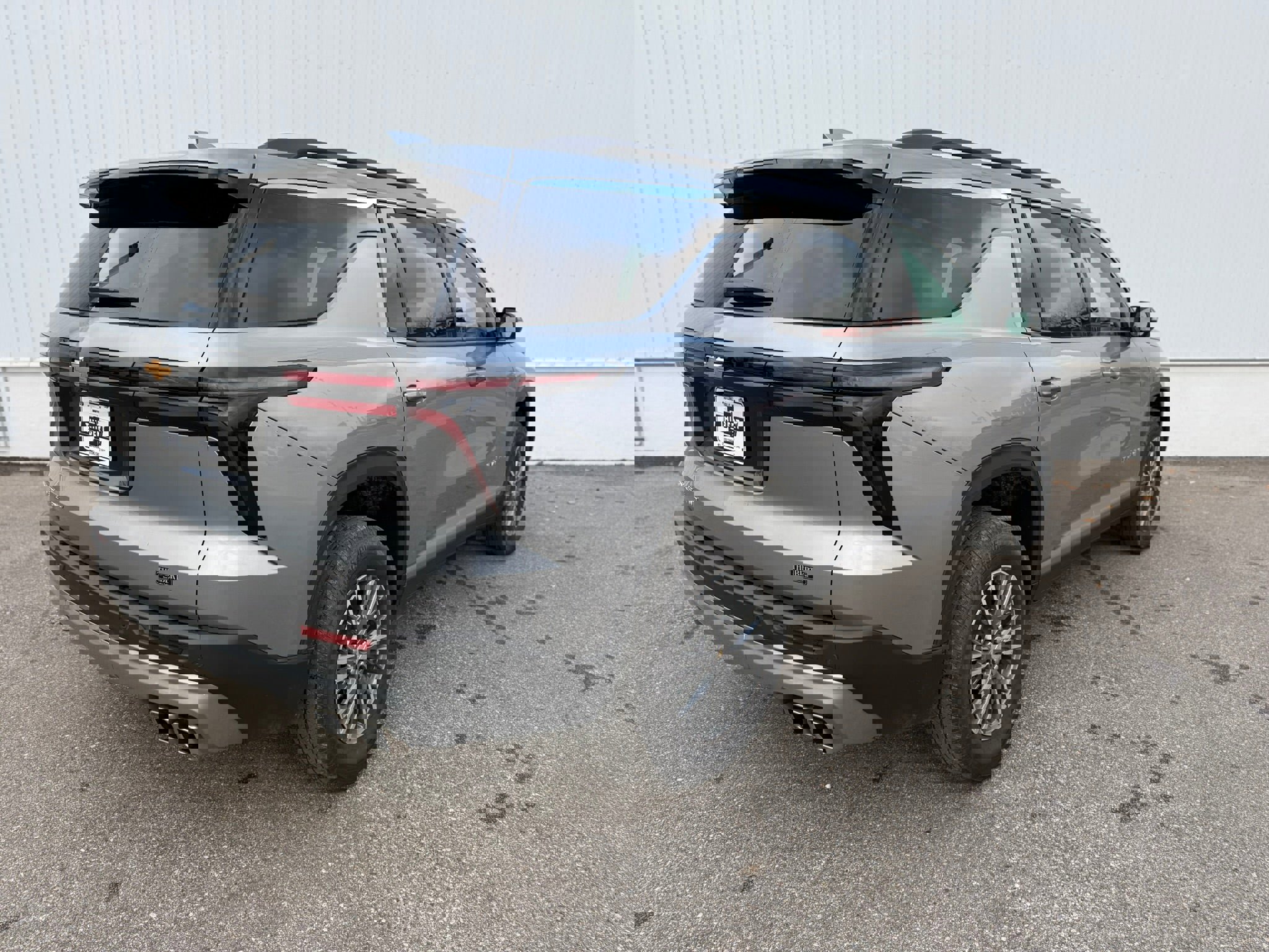 Used 2025 Chevrolet Traverse LT image 8