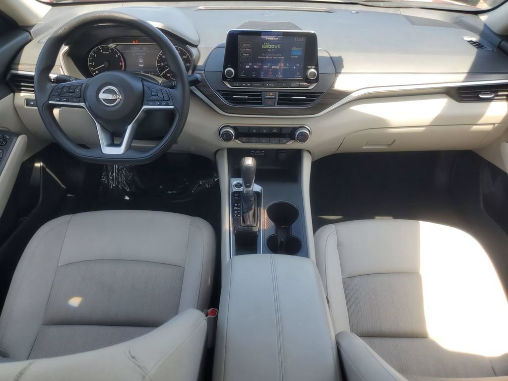 Used 2025 Nissan Altima 2.5 SV FWD image 17