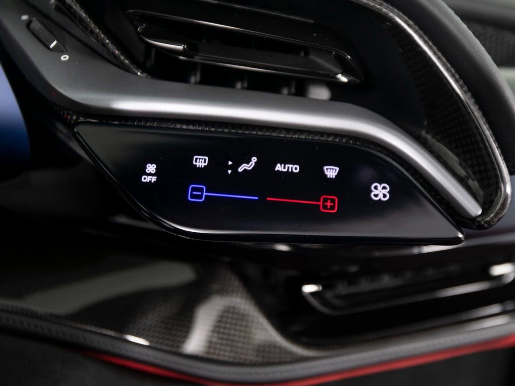 Used 2024 Ferrari SF90 Spider image 23