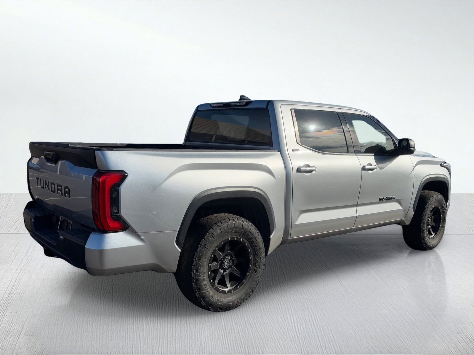Used 2023 Toyota Tundra SR5 w/ SR5 Premium Package image 4