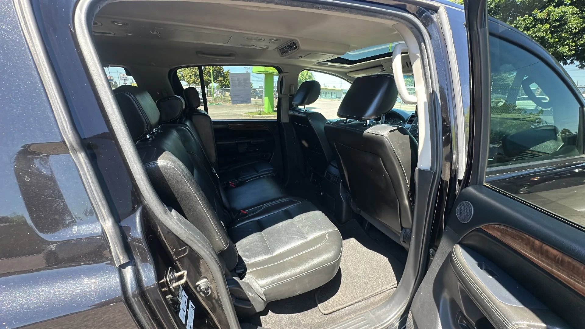 Used 2011 Nissan Armada SL w/ DVD FES Pkg image 15