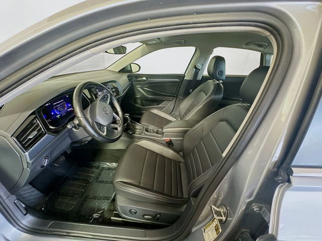 Used 2024 Volkswagen Jetta SE image 12