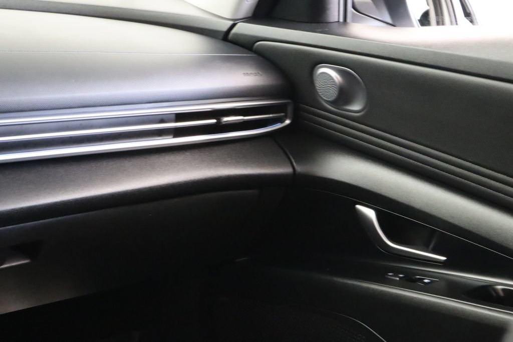 Used 2021 Hyundai Elantra Limited FWD image 30