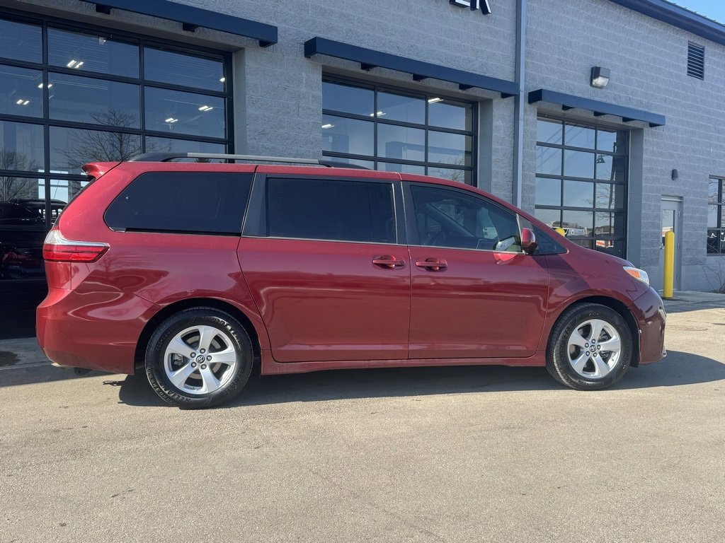Used 2018 Toyota Sienna LE image 50