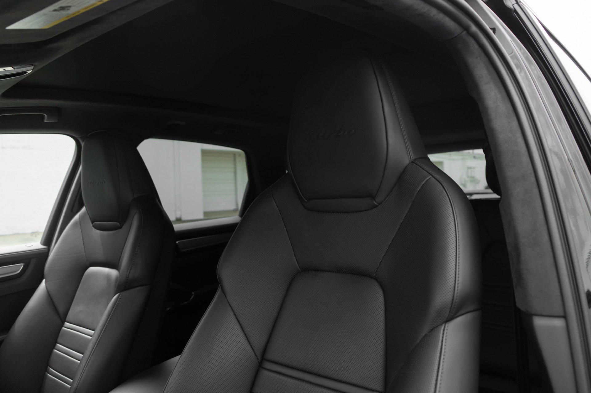 Used 2023 Porsche Cayenne Turbo AWD/4WD image 27