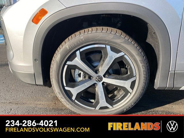 New 2025 Volkswagen Tiguan SE image 19