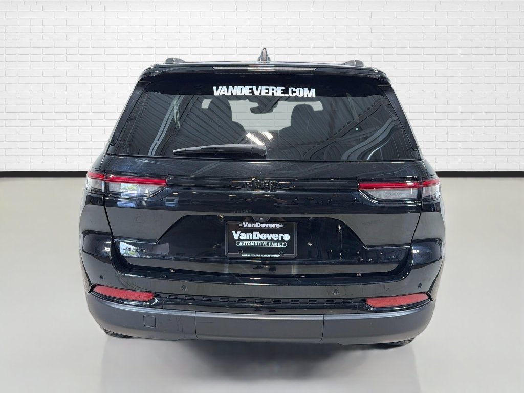 Used 2023 Jeep Grand Cherokee Altitude AWD/4WD image 8