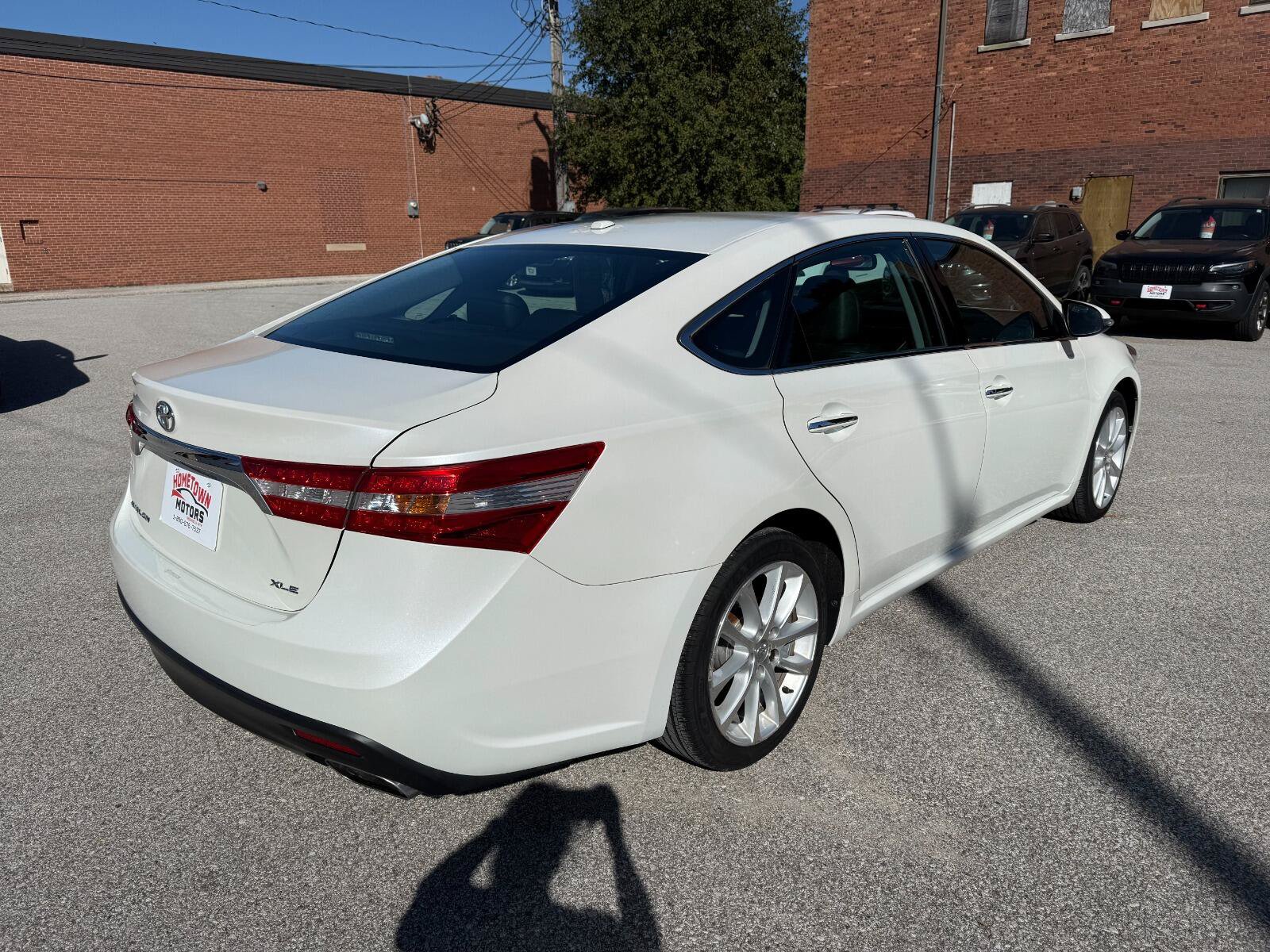 Used 2013 Toyota Avalon XLE Touring FWD image 5