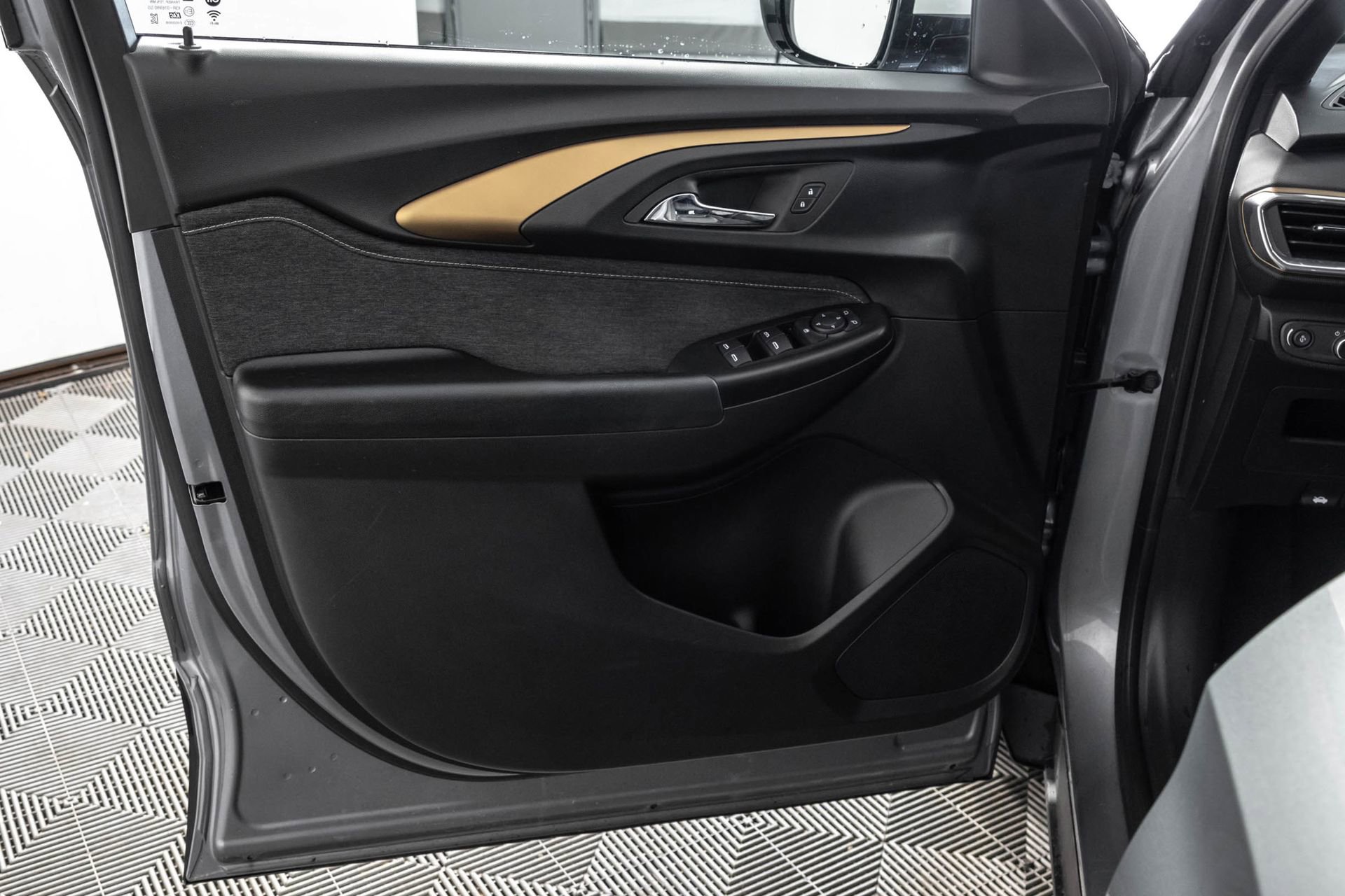 Used 2023 Chevrolet TrailBlazer ACTIV w/ Convenience Package FWD image 34
