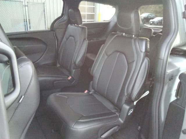 New 2026 Chrysler Pacifica Select FWD image 10