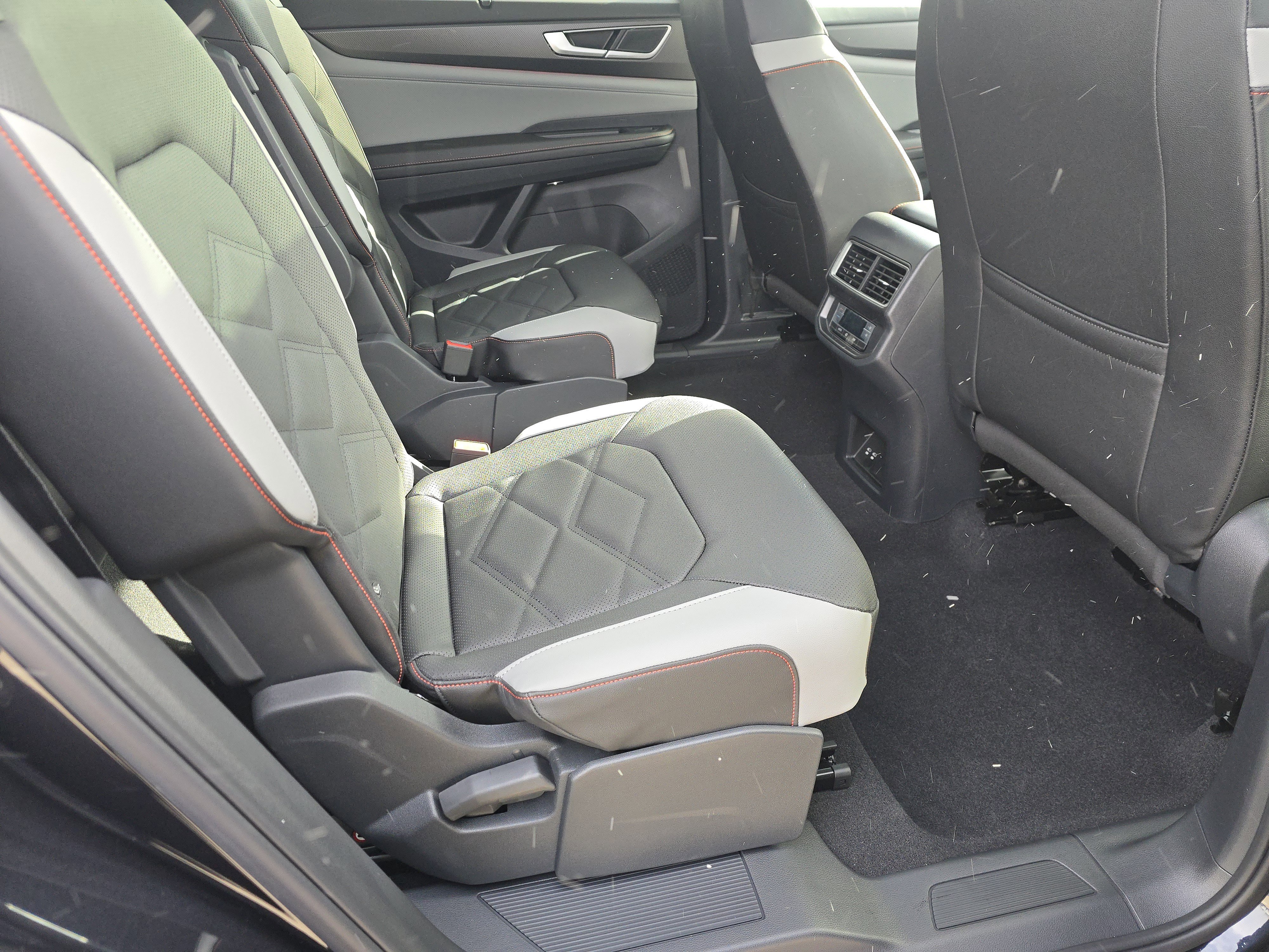 New 2026 Volkswagen Atlas Peak Edition image 17