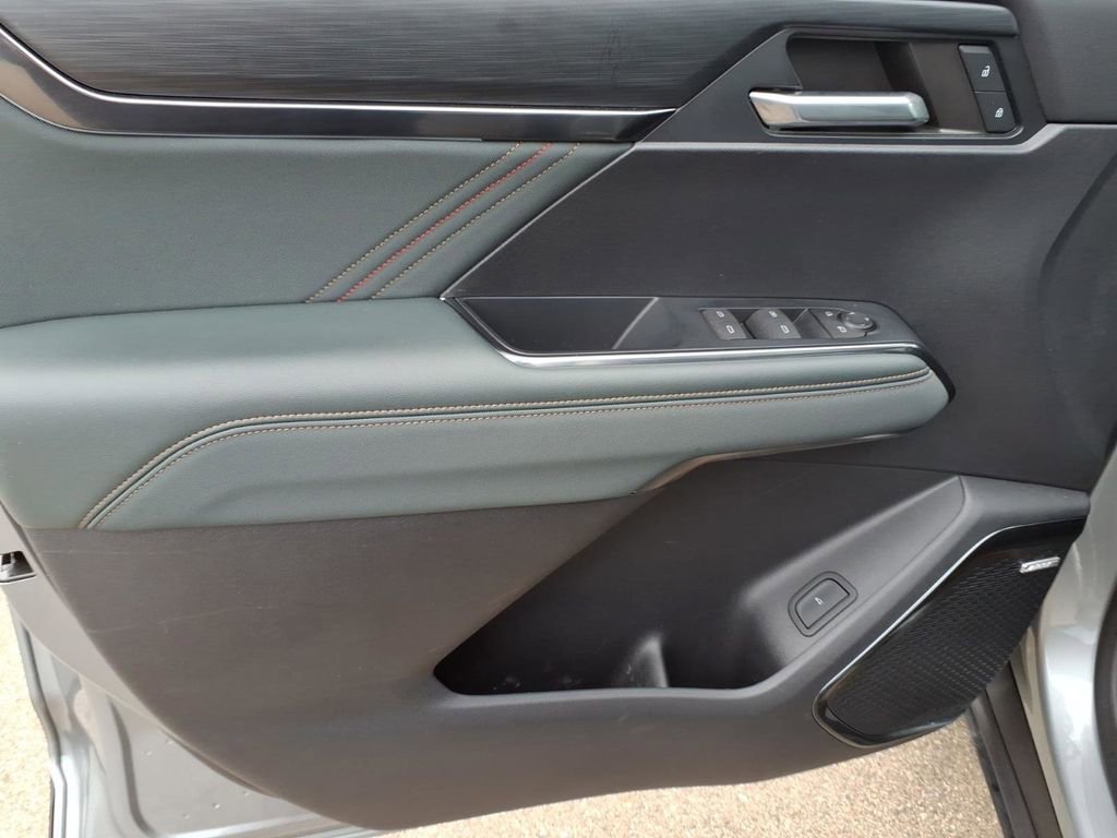 Used 2024 GMC Acadia AT4 w/ Luxury Package image 13