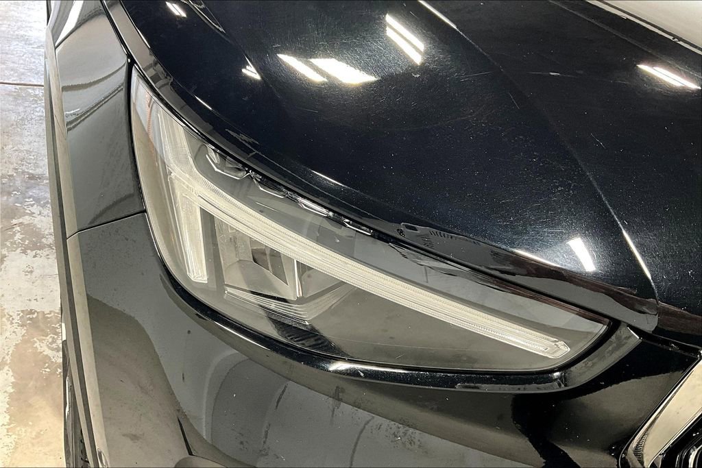 Used 2024 Volvo XC40 B5 Plus w/ Climate Package image 37